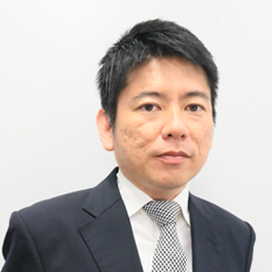 源田 泰之氏